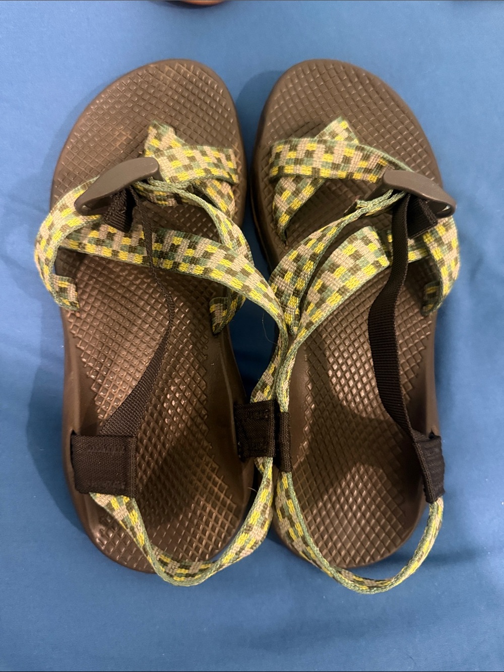 Women’s green/black chacos